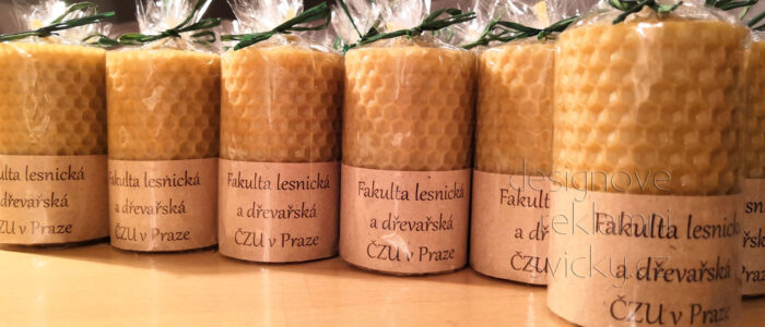 VÁNOČNÍ DÁRKOVÉ SVÍČKY PRO ČZU V PRAZE