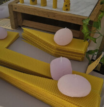 DÍLNIČKY PRO DĚTI - VÝROBA SVÍČEK ZE VČELÍHO VOSKU